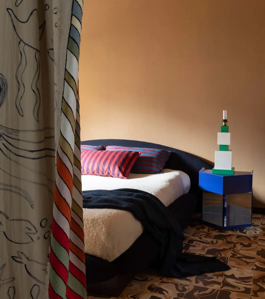 Letto Rom-eo di Softhouse, letto imbottito di lusso