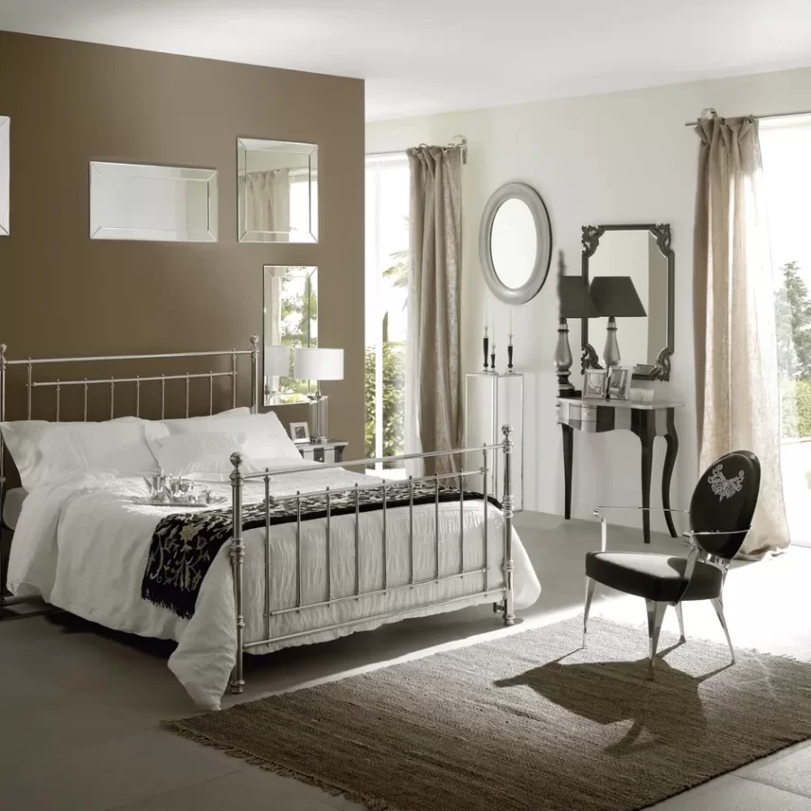 Inglese Bed by Cantori, luxury bedroom furniture, English-style brass bed