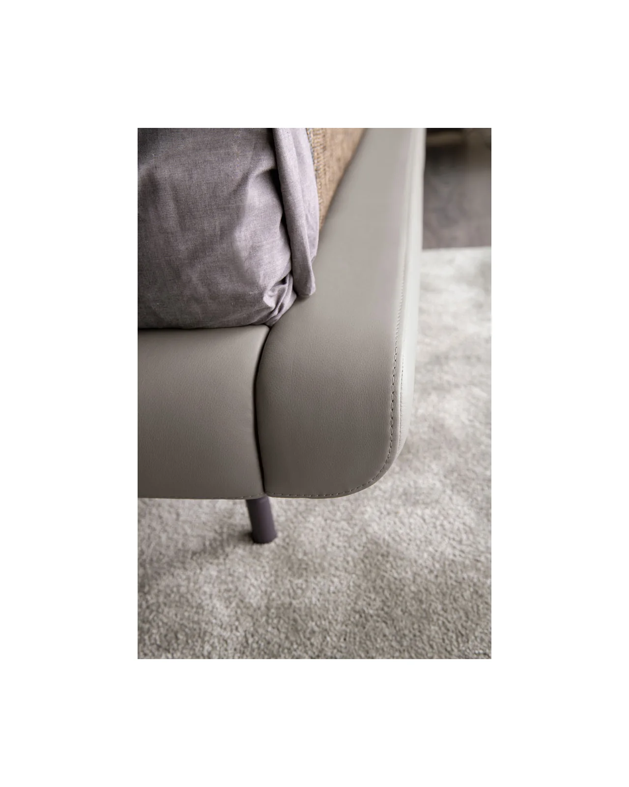Bay 2 bed by Cantori, in an interior setting, photo 3 of 5, Nobili Design catalog