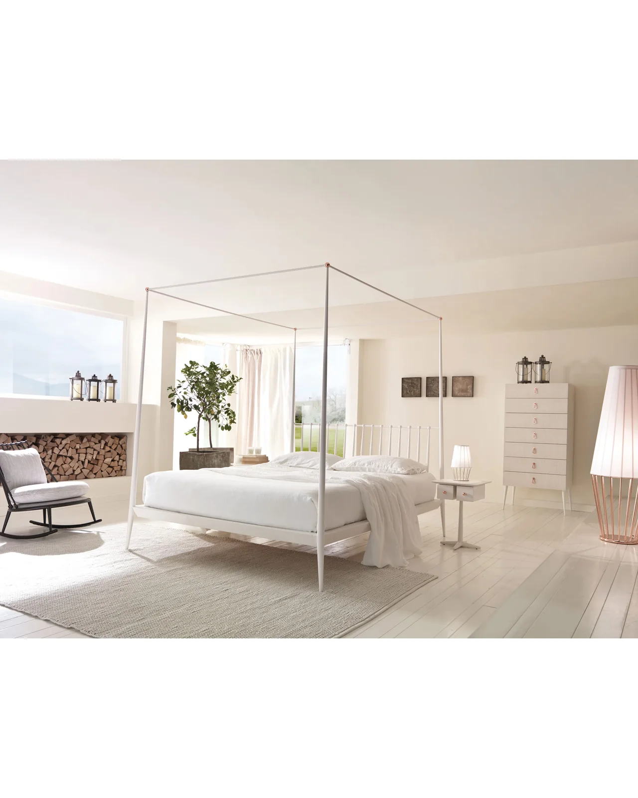 Urbino Canopy bed by Cantori, in an interior setting, photo 7 of 9