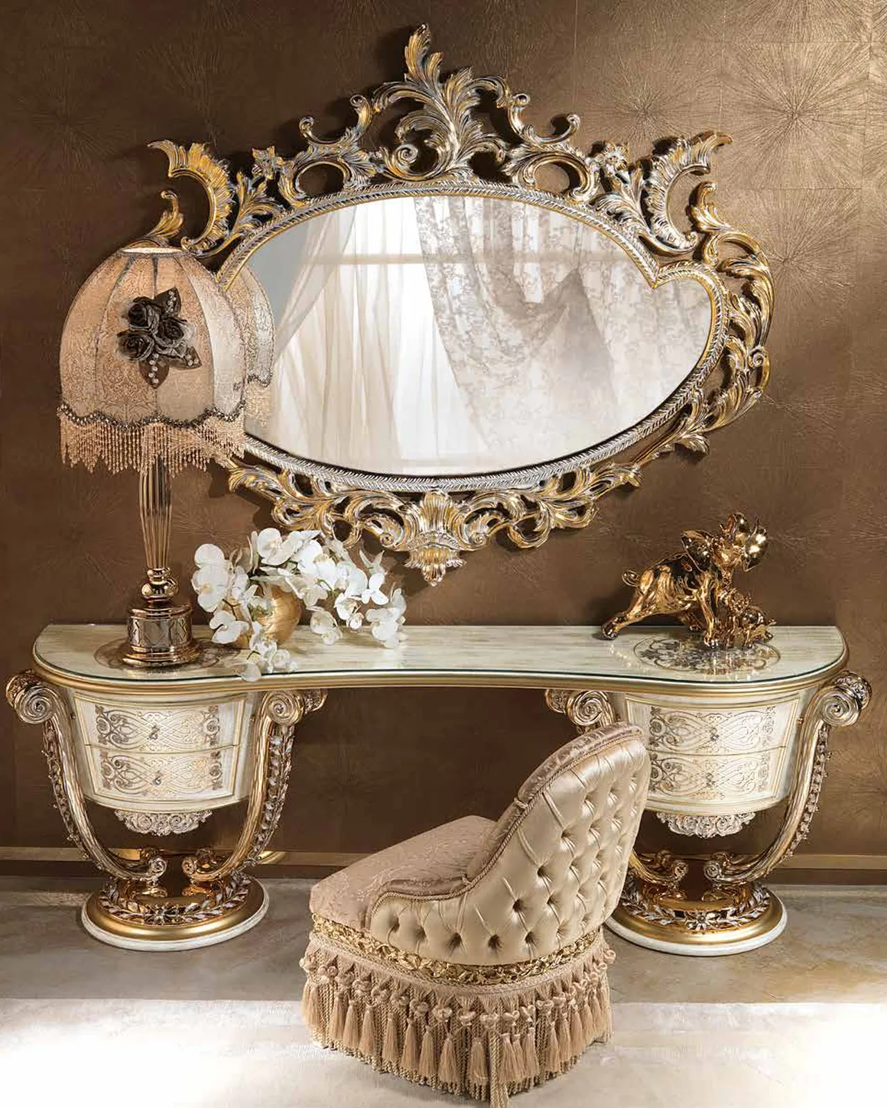 Aida Dressing Table AD003, Cappelletti Aida collection, classic Italian dressing table in a classic bedroom setting, photo 3 of 3