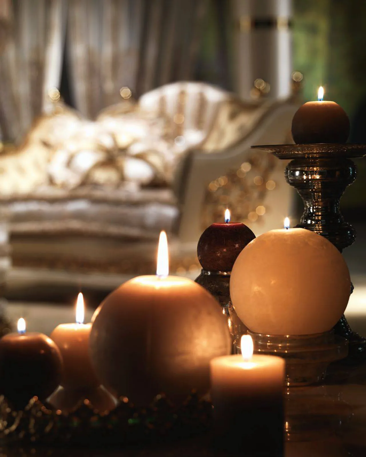 Royal Armchair RY071, Cappelletti Royal collection, classic Italian armchair in a classic living room setting, photo 2 of 4