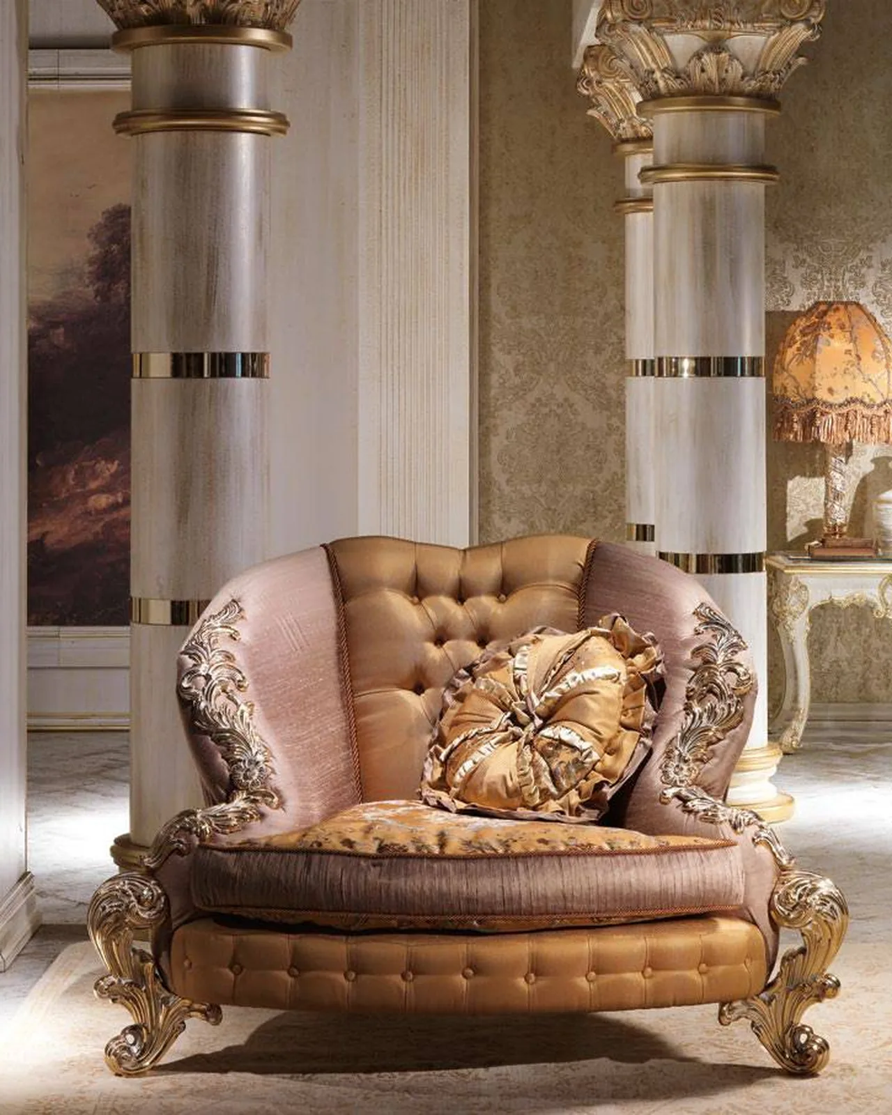 Royal Armchair RY171, Cappelletti Royal collection, classic Italian armchair product view, photo 1 of 2