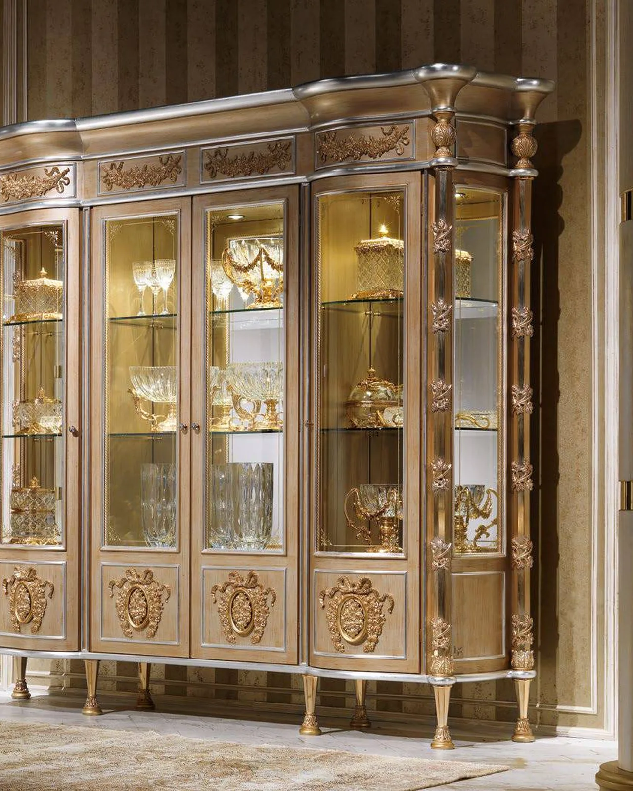Royal Four-Door Showcase RY019, Cappelletti Royal collection, classic Italian display cabinet in a classic dining room setting, photo 2 of 4