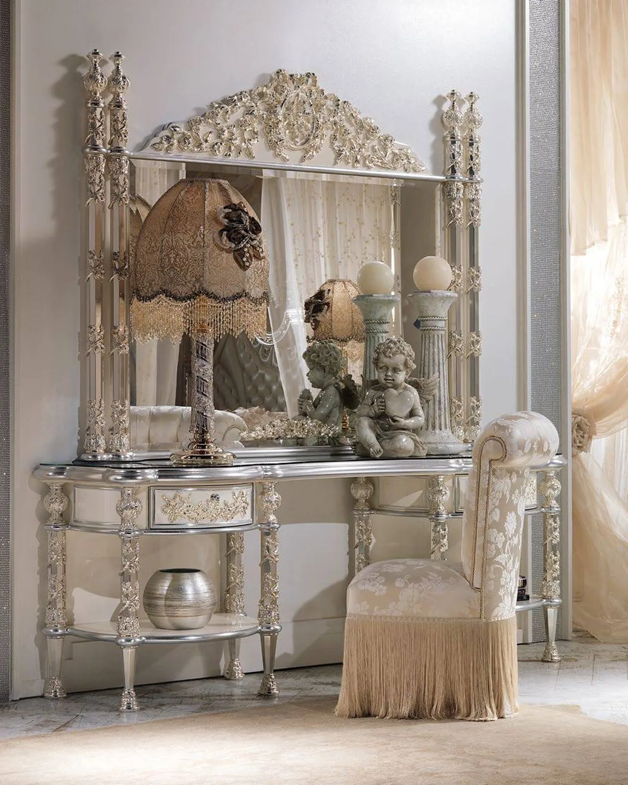 Royal Small Armchair N25005, Cappelletti Royal collection, classic Italian armchair in a classic bedroom setting, photo 2 of 2