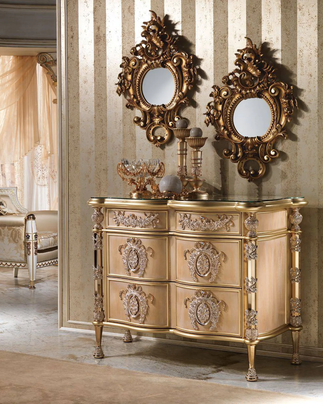 Royal Small Mirror RY007, Cappelletti Royal collection, classic Italian mirror in a classic bedroom setting, photo 2 of 2