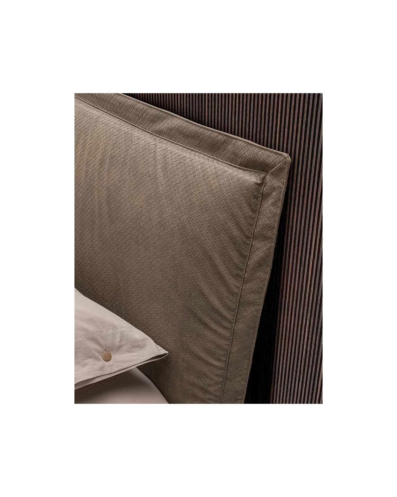 Morgan bed by Dall'Agnese, in an interior setting, photo 5 of 6, Nobili Design catalog