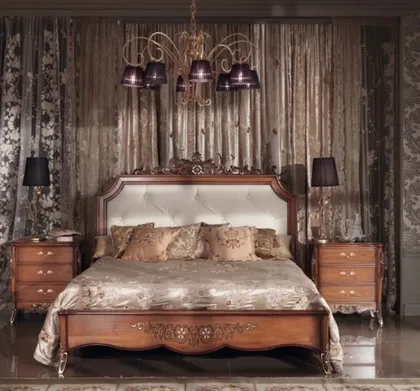 Letto classico imbottito in legno modello Gran Guardia, mobili italiani di alta gamma
